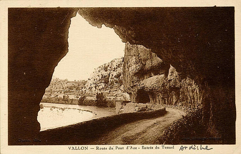 VALLON - ROUTE DU PONT-D'ARC - ENTREE DU TUNNEL