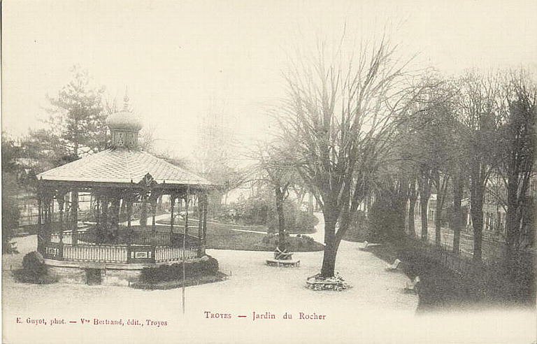 Troyes - Jardin du Rocher (caractères rouges)