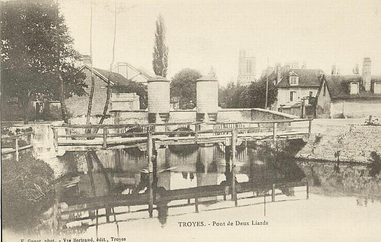 TROYES. - Pont de Deux Liards