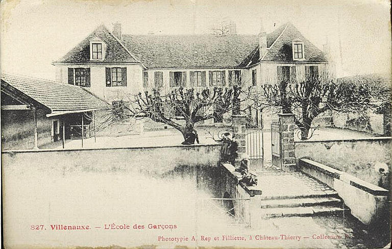 827. Villenauxe. L'Ecole des Garçons (caractères rouges)