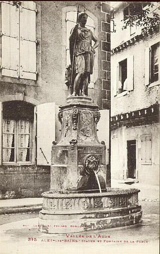 VALLEE DE L'AUDE / 315 ALET-LES-BAINS - STATUE ET FONTAINE DE LA PLACE (caractères rouges)
