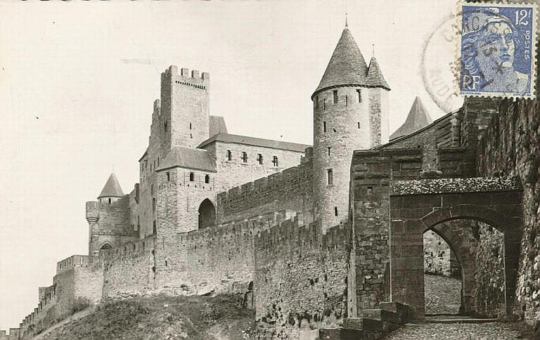 845. CARCASSONNE (Aude) - LA CITE / Avant Porte de l'Aude. remparts côté Ouest