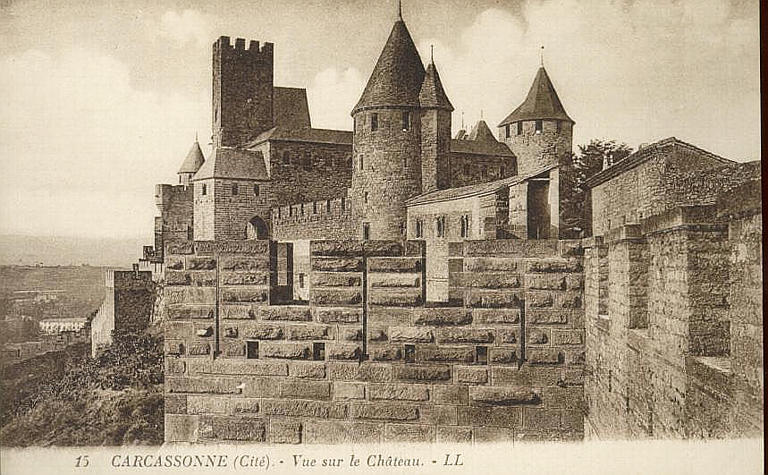 15 CARCASSONNE (Cité). - Vue sur le Château