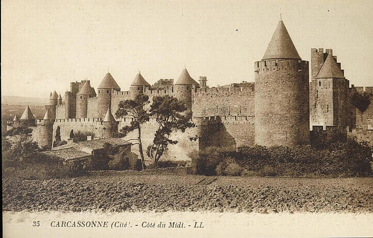 35 CARCASSONNE (Cité). - Côté du Midi