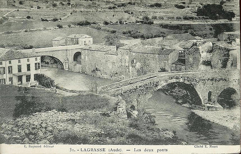 31. - LAGRASSE (Aude). - Les deux ponts