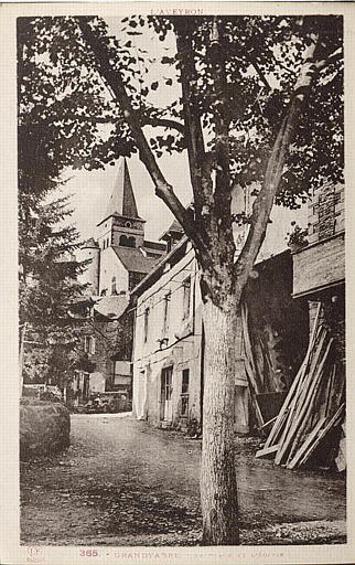 GRAND-VABRE - PLACE - EGLISE