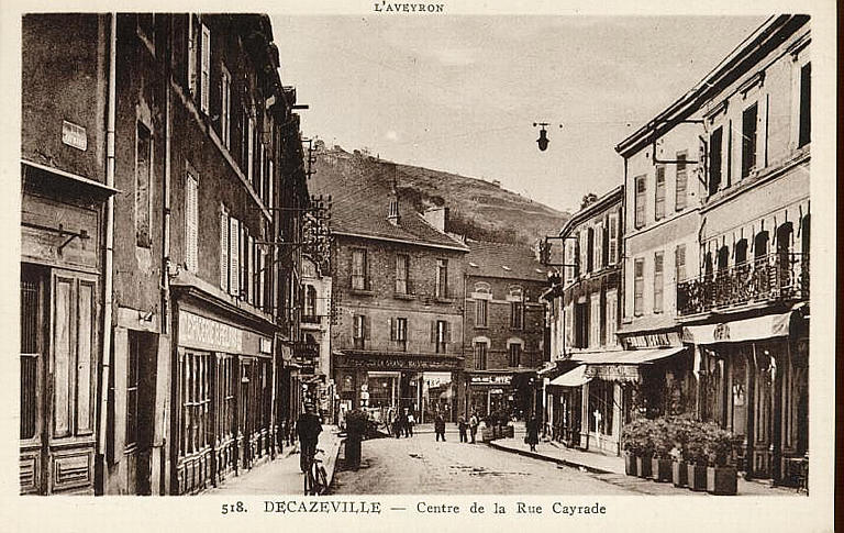 L'AVEYRON / DECAZEVILLE - CENTRE DE LA RUE CAYRADE