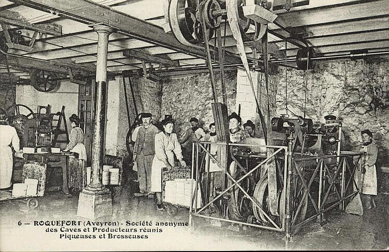 6 - ROQUEFORT (AVEYRON) - SOCIETE ANONYME / DES CAVES ET PRODUCTEURS REUNIS - PIQUEUSES ET BROSSEUSES