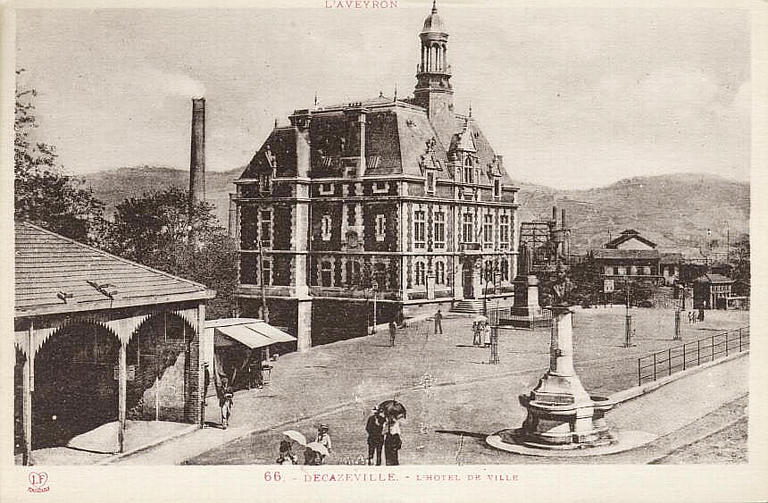 L'AVEYRON (en haut) / 66. - DECAZEVILLE. - L'HOTEL DE VILLE (en bas, caractères rouges)