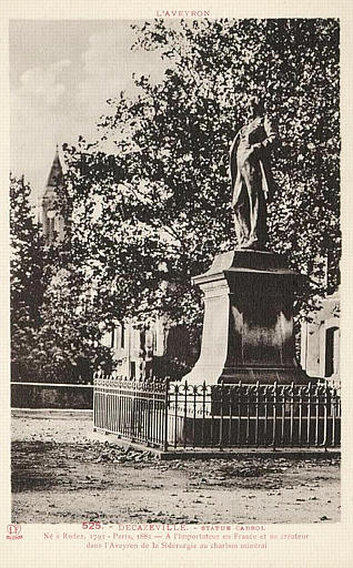 L'AVEYRON (en haut) / 525. - DECAZEVILLE. - STATUE CABROL / Né à Rodez [...] charbon minéral (en bas, caractères rouges)