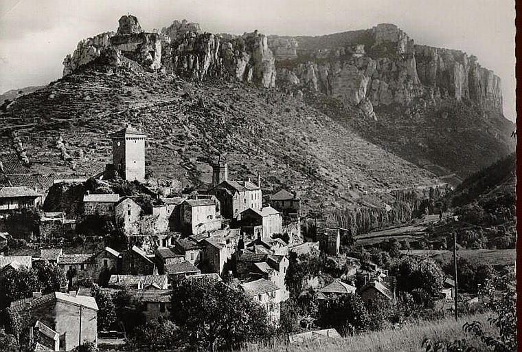 LE LANGUEDOC / G.62 - GORGES DE LA JONTE - Le Village / de Peyreleau et le Rocher de Capluc