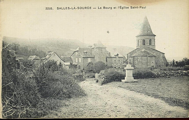 2235. SALLES-LA-SOURCE - Le Bourg et l'Eglise Saint-Paul