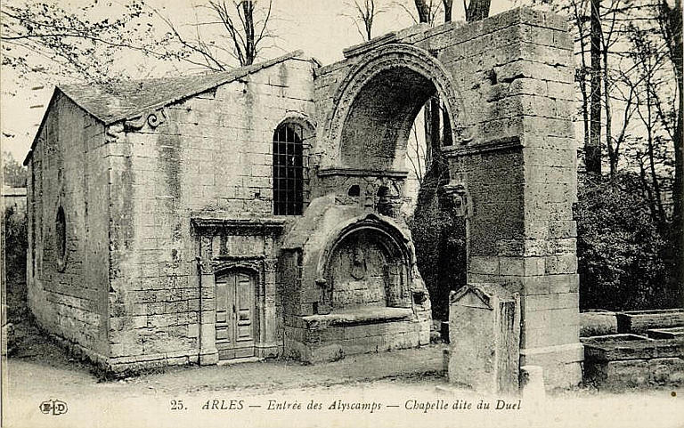 25 ARLES - ENTREE DES ALYSCAMPS - CHAPELLE DITE DU DUEL