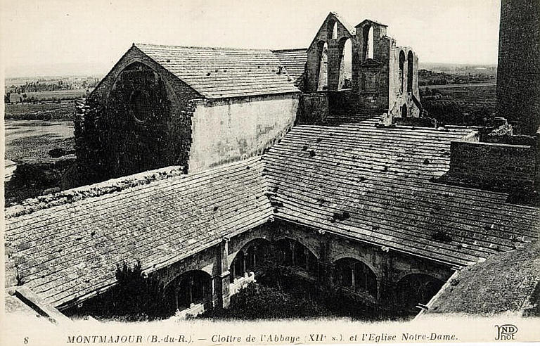 8 MONTMAJOUR - CLOITRE DE L'ABBAYE (XIIe S) ET L'EGLISE NOTRE-DAME