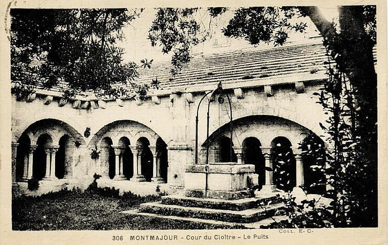 306 MONTMAJOUR - COUR DU CLOITRE - LE PUITS