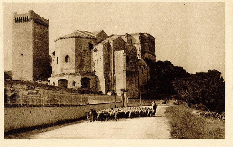 MONTMAJOUR. ABBAYE XIIeS. TOUR DE DEFENSE XIVe S