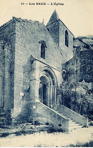 10 LES BAUX - L'EGLISE