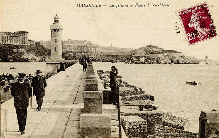 MARSEILLE - LA JETEE ET LE PHARE SAINTE-MARIE