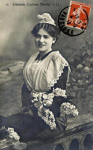 21 ARLESIENNE (COSTUME MIREILLE)