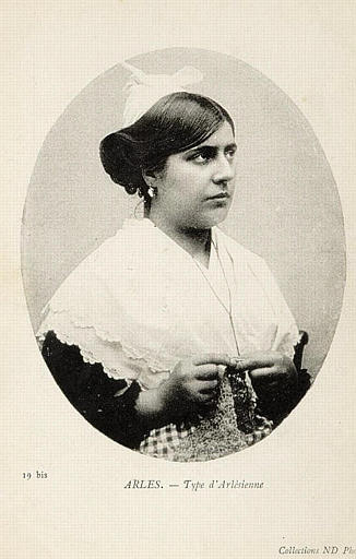19 BIS ARLES - TYPE D'ARLESIENNE