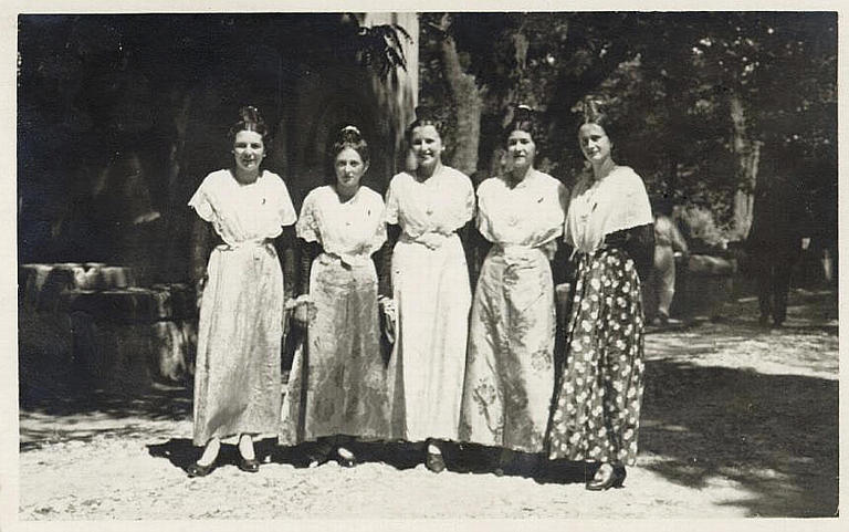 groupe de femmes (titre factice)