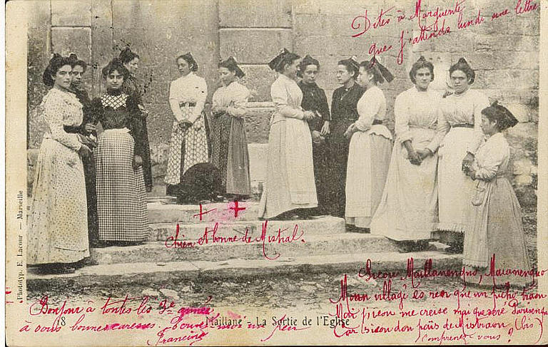 18 MAILLANE - LA SORTIE DE L'EGLISE