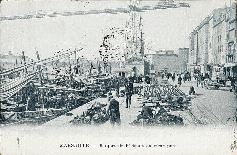 MARSEILLE - BARQUES DE PECHEURS AU VIEUX PORT