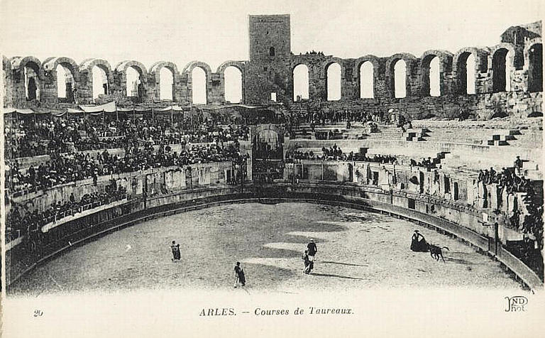 20 ARLES - COURSES DE TAUREAUX