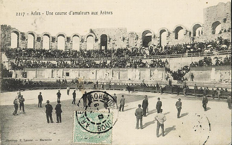 2217 ARLES - UNE COURSE D'AMATEURS AUX ARENES