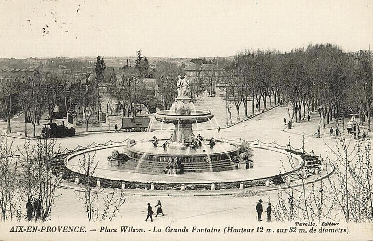 AIX-EN-PROVENCE. - Place Wilson. - La Grande Fontaine (Hauteur 12 m. sur 32 m. de diamètre)