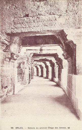56 - ARLES. - Galerie du premier Etage des Arènes