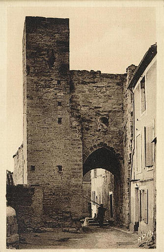 Les Bouches-du-Rhône Illustrées / 15. BARBANTANE - Porte du Séquier