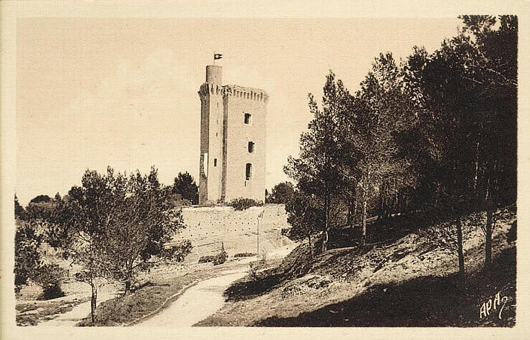 Les Bouches-du-Rhône illustrées / 6. BARBANTANE. La Tour du Vieux Château