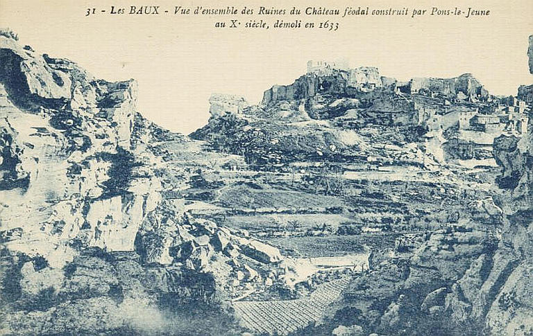 31 - LES BAUX - Vue d'ensemble des ruines du Château féodal bâti par Pons-le-Jeune / au Xe siècle, démoli en 1633