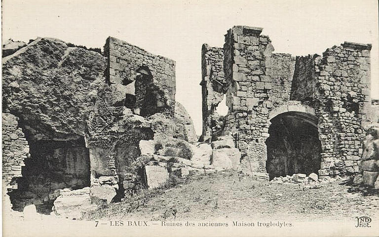 7 - LES BAUX. - Ruines des anciennes Maison [sic] troglodytes