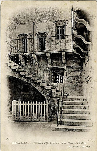 164 / MARSEILLE. - Château d'If, Intérieur de la Cour, l'Escalier