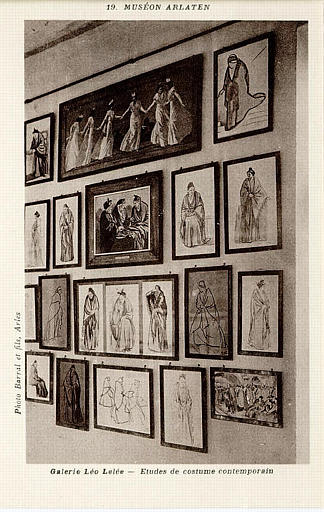 19 MUSEON ARLATEN (en haut) / Galerie Léo Lelée - Etudes de costume contemporain (en bas)