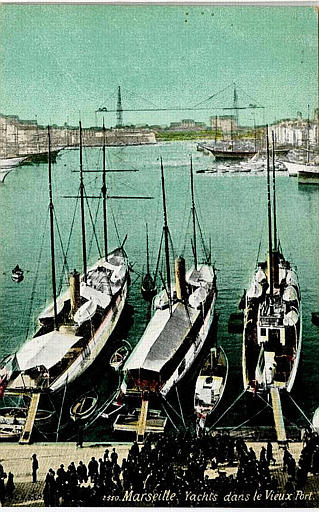 MARSEILLE - YACHTS DANS LE VIEUX PORT