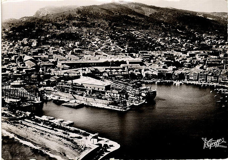 EN PROVENCE. 2893 - La Ciotat (B.-du-Rhône). Vue aérienne. Le Chantier Naval.