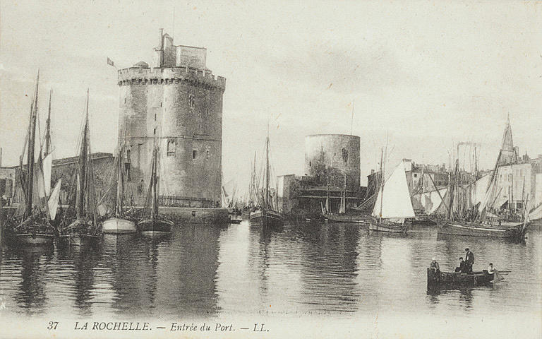 37 LA ROCHELLE - ENTREE DU PORT