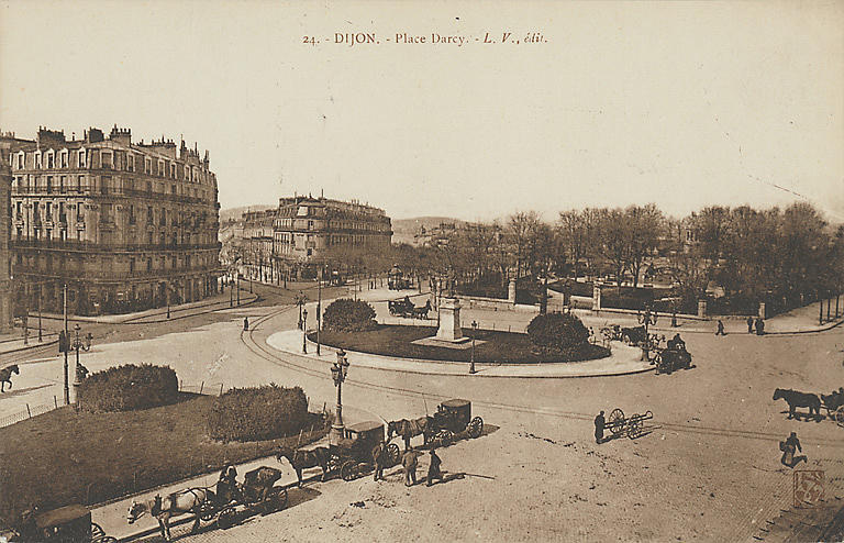 24. - DIJON. - PLACE DARCY
