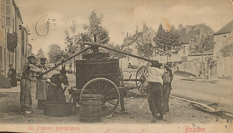 UN PRESSOIR BOURGUIGNON - BEAUNE