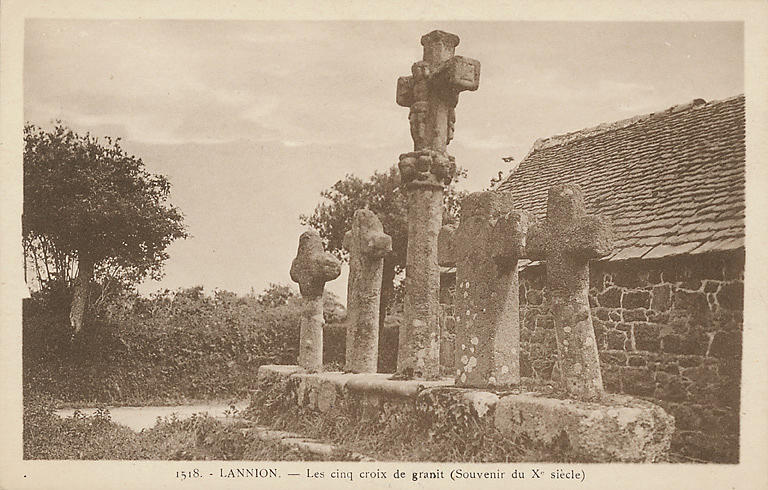 1518 - LANNION - LES CINQ CROIX DE GRANIT (SOUVENIR DU XE SIECLE)