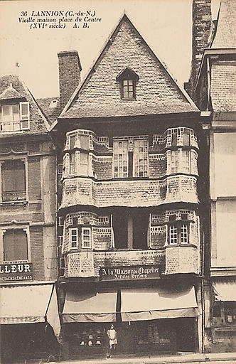 VIEILLE MAISON PLACE DU CENTRE