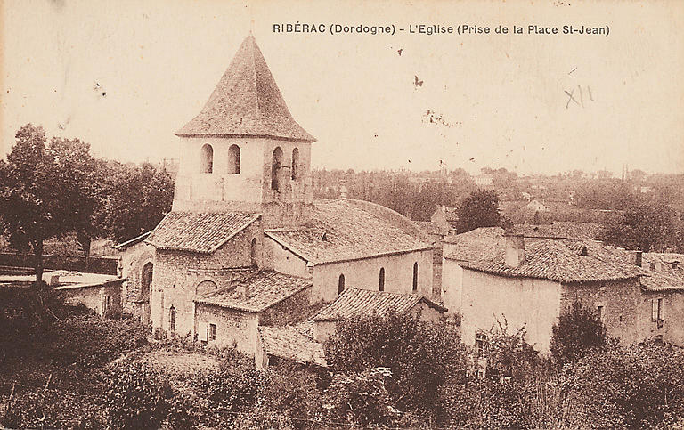 RIBERAC (DORDOGNE) - L'EGLISE (PRISE DE LA PLACE ST-JEAN)