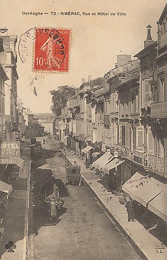 DORDOGNE - 72 - RIBERAC, RUE ET HOTEL DE VILLE