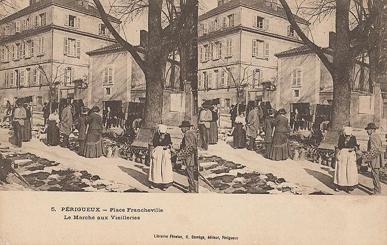 5 PERIGUEUX - PLACE FRANCHEVILLE - LE MARCHE AUX VIEILLERIES