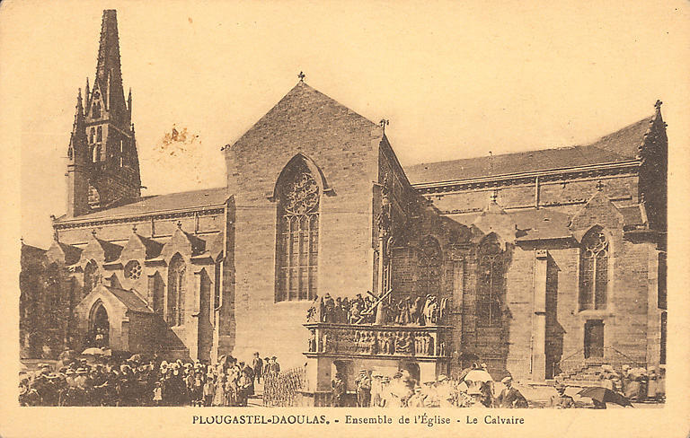PLOUGASTEL-DAOULAS - ENSEMBLE DE L'EGLISE - LE CALVAIRE