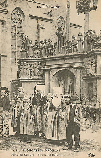 EN BRETAGNE - 1452 PLOUGASTEL-DAOULAS - PARTIE DU CALVAIRE - FEMMES ET ENFANTS