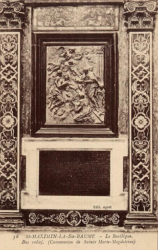 Saint-Maximin-la-Sainte-Baume - La Basilique. Bas relief (Communion de Ste-Marie-Magdeleine)
